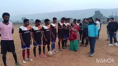 नीमडीह: अग्रहायण संक्रांति पर पितकी में फुटबॉल प्रतियोगिता का आयोजन किया गया