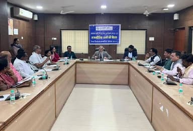 बेरला: बेमेतरा में SIR प्रक्रिया को लेकर कलेक्टर रणवीर शर्मा की अध्यक्षता में राजनीतिक दलों की बैठक संपन्न