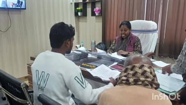 बरवाडीह: बरवाडीह प्रखंड कार्यालय में मंगलवार सुबह 11 बजे जनता दरबार आयोजित किया गया