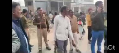 गोला गोकरणनाथ: गोला तहसील क्षेत्र के कुकरा में अतिक्रमण किए मकान व दुकानों पर नए साल में चल सकता है कानून का बुलडोजर