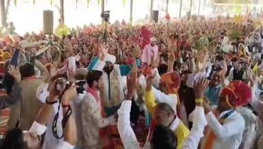 इछावर: जिले के श्यामपुर में श्रीमद् भागवत कथा का आयोजन, उमड़ी श्रद्धालुओं की भीड़, जनप्रतिनिधि भी शामिल हुए