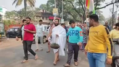 নারায়ণগড়: জৈনদের ধর্ম গুরুকে নিয়ে বাজার পরিক্রমা করলো জৈন সম্প্রদায়ের মানুষজন!