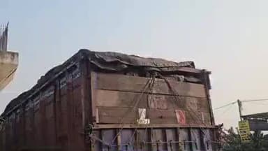 चौपारण: चौपारण जीटी रोड पर अवैध कोयला कारोबार चरम पर, कार्रवाई पर उठे सवाल