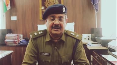 जीवन महत्वपूर्ण है — सतर्कता ही सुरक्षा है
गाड़ी चलाते समय पूरी सावधानी बरतें, यातायात नियमों का पालन करें और सड़क पर घ...