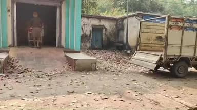 দাঁতন ১: দাঁতনে বউয়ের শাড়ি গলায় ফাঁস লাগিয়ে আত্মঘাতী স্বামী