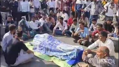 जावद: मध्यप्रदेश-राजस्थान बॉर्डर पर मिला शव, हत्या की आशंका से नयागांव में हाईवे पर चक्काजाम