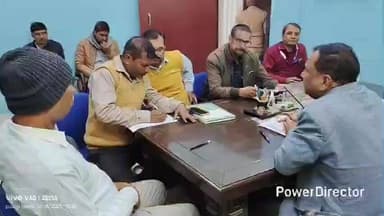 सारवां: सारवां प्रखंड कार्यालय में बीडीओ की देखरेख में धान क्रय केंद्र प्रभारी व अन्य अधिकारियों के साथ हुई बैठक
