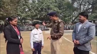 बिहिया: बिहिया के निजी विद्यालय में ट्रैफिक नियमों की जानकारी दी गई, ट्रैफिक डीएसपी रहे मौजूद