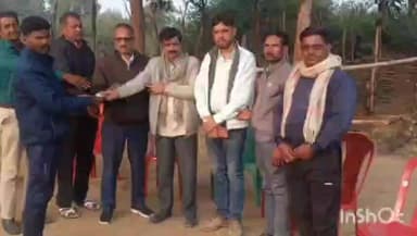 रमकंडा: गढ़वा विधायक सत्येंद्र नाथ तिवारी के निर्देश पर रमकंडा विधायक प्रतिनिधि ज्ञान रंजन पांडेय ने मंगराही में की मदद