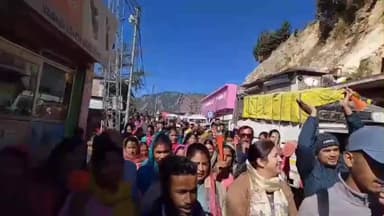 पोखरी: पोखरी क्षेत्र में हिंसक वन्य जीवों को लेकर लोगों ने थाली और कनस्तर बजाकर निकाली आक्रोश रैली, पीएम और सीएम को भेजा ज्ञापन