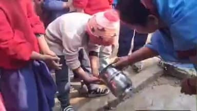 हैदरनगर: हैदरनगर के सीमरसोत सरकारी विद्यालय में बच्चों के बीच हाथ धुलाई अभियान, स्वच्छता पर ज़ोर