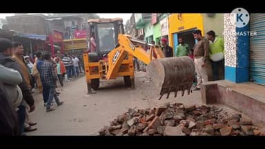 हुसैनगंज: हुसैनगंज बाजार में अतिक्रमण पर चला बुलडोजर, प्रशासन तैनात रहा