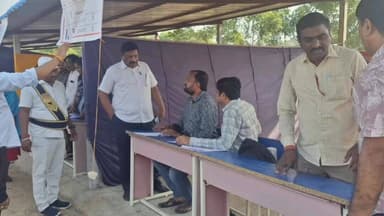 మల్హర్ రావు: మల్హర్ మమతారం లోని పోలింగ్ డిస్ట్రిబ్యూషన్ కేంద్రాన్ని పరిశీలించిన అదనపు కలెక్టర్ అశోక్ కుమార్