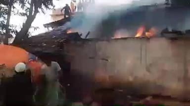 लिट्टीपाड़ा: बीचामहल: शॉर्ट सर्किट से खाली घर में लगी आग, भारी नुकसान