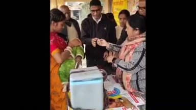 बेलछी: बेलछी प्रखंड क्षेत्र में 0 से 5 वर्ष के बच्चों को पल्स पोलियो की दवा पिलाई जा रही है