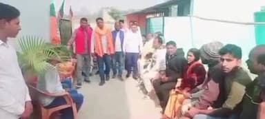 मनातू: मनातू में नवनियुक्त भाजपा मंडल अध्यक्ष को निवर्तमान अध्यक्ष ने पदभार ग्रहण कराया