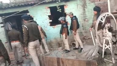 ब्रेकिंग जिले में अपराधियों के विरुद्ध कुर्की महा अभियान ।
#motiharipolice #motihatijila