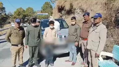 सल्ट: सल्ट पुलिस ने कटपतिया तिराहे पर गांजा ले जा रहे 3 तस्करों को गिरफ्तार किया, 13.695 किलो गांजा बरामद