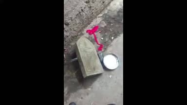 घाट कुसुंभा: कोरमा थाना पुलिस ने फरार वारंटी के खिलाफ सख्त कार्रवाई करते हुए भदोसी गांव में कुर्की-जप्ती की