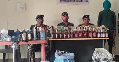 नावाडीह: कंजकीरो में अर्धनिर्मित मकान में चल रही अवैध शराब फैक्ट्री का भंडाफोड़