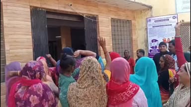 हुरड़ा: गुलाबपुरा में गंदे पानी से परेशान कॉलोनीवासियों ने एसडीएम को ज्ञापन सौंपा