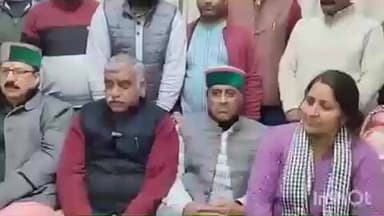 ज्वालामुखी: ज्वालामुखी विधायक संजय रतन ने पीडब्ल्यूडी रेस्ट हाउस ज्वालामुखी में प्रेस वार्ता को संबोधित किया