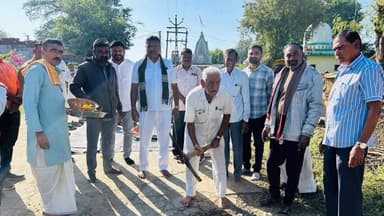 વંથળી: તાલુકાના થાણાપીપળી થી નગડિયા રોડનું ખાતમુર્હુત ધારાસભ્ય,સાવજ ડેરી ચેરમેન હસ્તે કરાયું,ગ્રામજનોએ આભાર વ્યક્ત કર્યો