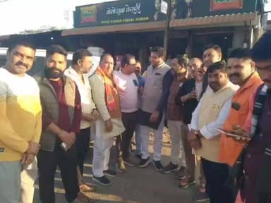 हाटपिपल्या: भाजपा जिलाध्यक्ष रायसिंह सेंधव और विधायक मनोज चौधरी हाटपिपल्या पहुंचे, कार्यकर्ताओं से की चर्चा