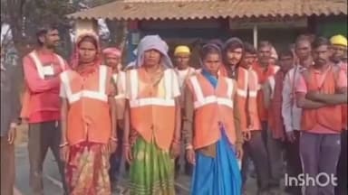 तोपचांची: मानटांड के जेएलकेएम कार्यालय में NH19 के दैनिक मजदूरों ने डुमरी विधायक जयराम महतो को मांगों का ज्ञापन सौंपा