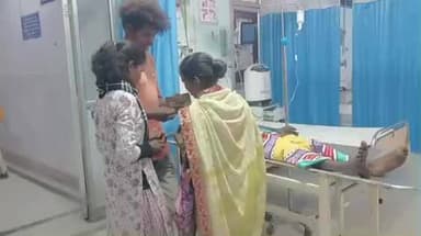 बसिया: कोंडर केला निवासी, टीवीएस पर सवार दो लोग जख्मी, सदर अस्पताल रेफर