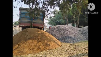 फलका: पকরিয়া कब्रिस्तान परिसर में बालू गिट्टी रखने से बढ़ा आक्रोश, प्रशासन के पहल से मामला शांत