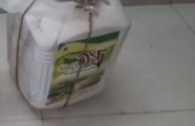 कुंडम: चौरई में घर के सामने अवैध शराब बेचता आरोपी गिरफ्तार, 7 लीटर शराब जब्त