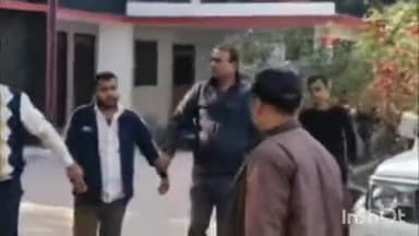 पतरघट: पतरघट अंचल कार्यालय में रिश्वत लेते राजस्व कर्मचारी को विजिलेंस टीम ने किया गिरफ्तार