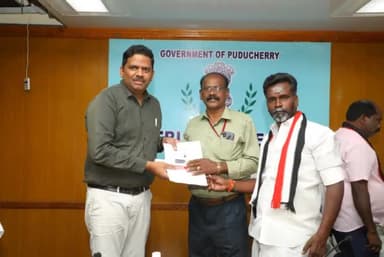 Thiru Kulothungan. A, IAS, DEO distributed the soft copy of the draft electoral roll to political parties to ensure transparency in SIR process.