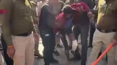 खाचरौद: मासूम की हत्या के आरोपी का पुलिस ने निकाला जुलूस, एसडीओपी ने जड़ा थप्पड़, वीडियो वायरल