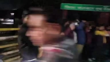 सिकराय: मीणा सीमला ग्राम पंचायत के सरपंच की टिप्पणी पर विवाद, गिरफ्तारी की मांग को लेकर कलेक्ट्रेट के सामने धरने पर बैठे युवा