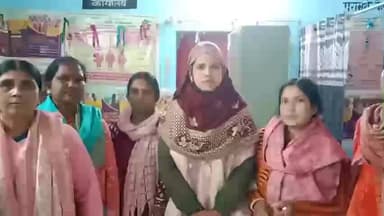 बुढ़मू : बुढ़मू जेंडर रिसोर्स सेंटर में बैठक के बाद लोगों को जानकारी देते जेंडर सेंटर के महिलाएं!