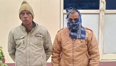 मिलक: मिलक कोतवाली पुलिस ने पुरेनिया जदीद गांव के पास से एन आई एक्ट के मुकदमे में एक वारंटी को गिरफ्तार किया, वारंटी जेल