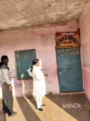 पेटलावद: बीआरसी ने कमलखेड़ा के प्राथमिक विद्यालय का निरीक्षण किया, समय से पहले स्कूल पर मिला ताला