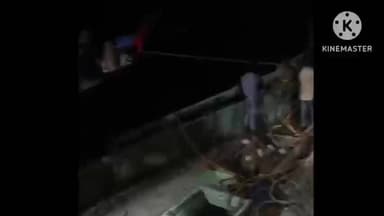 নামখানা: অবশেষে বঙ্গোপসাগরে ডুবে যাবার এফবি পারমিতা ট্রলারকে নামখানা মৎস্য বন্দরে নিয়ে আসা হচ্ছে