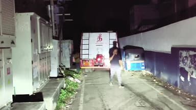 திருவொற்றியூர்: திருவொற்றியூர் காலடிப்பேட்டை பூங்கா நகர் பகுதியில் உள்ள மின்சார வாரிய அலுவலகத்தில் பயங்கர தீ விபத்து இதனால் மின்சாரம் நிறுத்தப்பட்டது