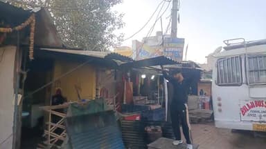 इंदरगढ़ नगर इंदरगढ़ में प्रशासन की मुनादी के बाद दुकानदारों ने खुद हटाया अतिक्रमण