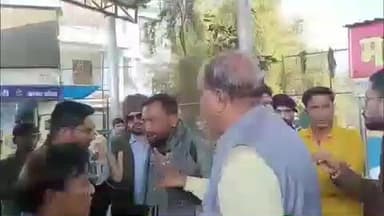 सोहागपुर: नगर के चौपाटी में अतिक्रमण हटाने को लेकर नगर पालिका कर्मचारियों और चाट ठेला संचालकों में विवाद, वीडियो वायरल