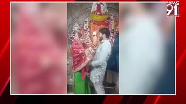 खजराना गणेश मंदिर में नियमों की हुई अनदेखी, रोक के बावजूद बीजेप विधायक के बेटे-बहू पहुंचे गर्भगृह में
#NewsUpdate #new...