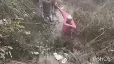 महुआ: महुआ थाना क्षेत्र के समसपुरा नहर पुल के पास 50 वर्षीय व्यक्ति का शव मिलने से सनसनी, जुटी भीड़