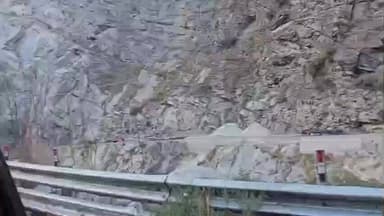 टापरी: किन्नौर के उरनी ढांक के करीब टनल का काम जारी, लोहे के बड़े-बड़े सामान पहुंचे