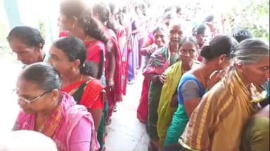 ఆర్మూర్: మూడవ విడత గ్రామపంచాయతీ ఎన్నికల్లో భాగంగా ఆర్మూర్ డివిజన్ పరిధిలో ప్రశాంతంగా కొనసాగుతున్న ఓటింగ్ ప్రక్రియ