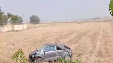 వెంకటాపుర్: నర్సాపూర్ మూలమలుపు వద్ద పల్టీ కొట్టిన కారు.. మహిళ మృతి