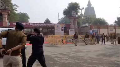 बोध गया: बिहार के सीएम नीतीश कुमार पहुंचे महाबोधी मंदिर, गर्भगृह में की विशेष पूजा-अर्चना