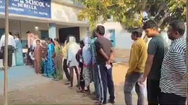 ధర్మపురి: జగిత్యాల జిల్లాలో ప్రశాంతంగా మూడవ విడత గ్రామ పంచాయతీ ఎన్నికలు,పోలింగ్ ప్రక్రియను పరిశీలిస్తున్న కలెక్టర్ సత్యప్రసాద్